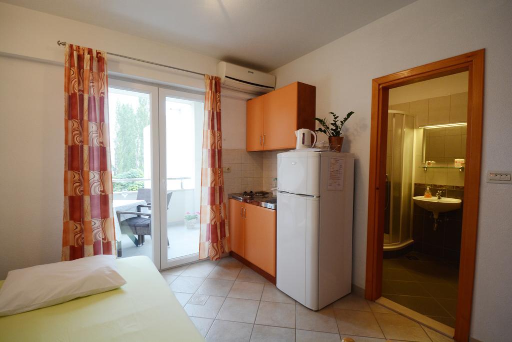 אומיס Apartments Ante מראה חיצוני תמונה
